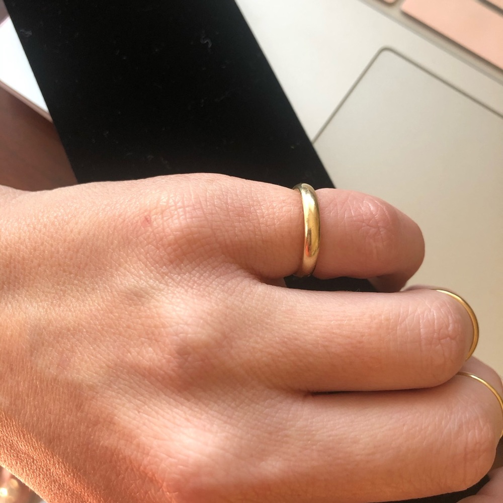 Gold Ring - Picture 4 of 4